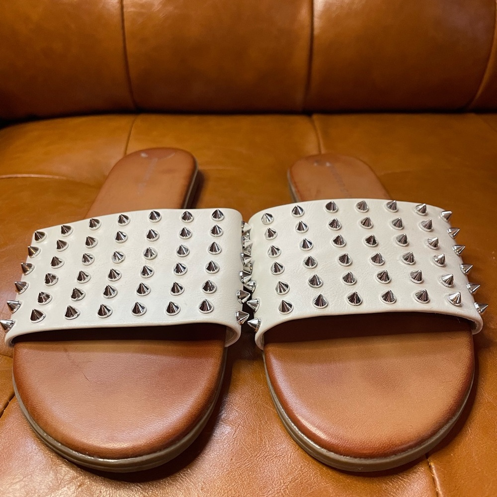 Steve Madden Farryn Studded Slydes size 9